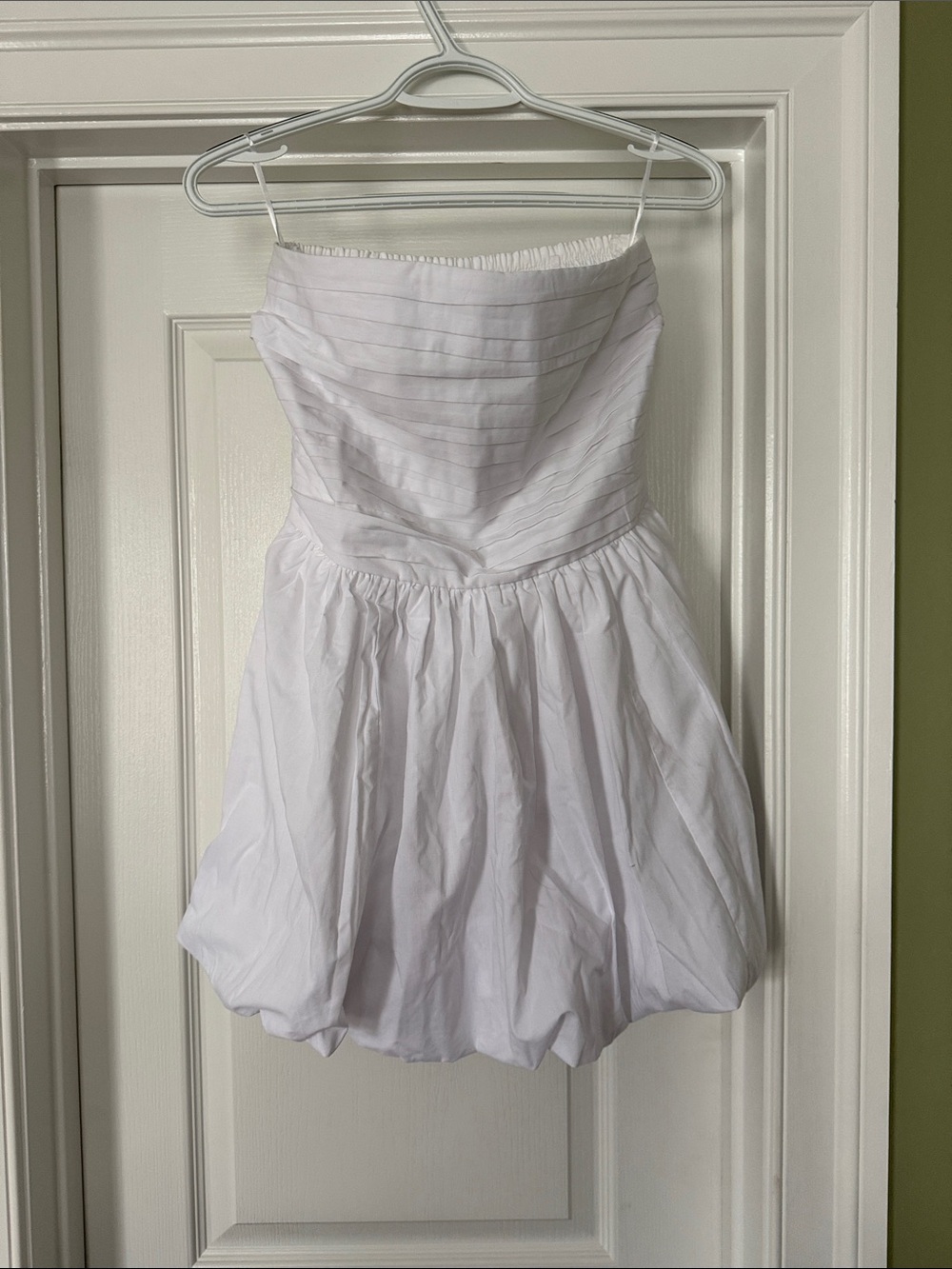 NWT Hollister strapless mini bubble hem dress with shorts size S - has strap too
